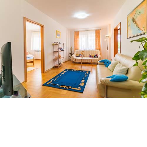 Big 4 bedroom apartment with private parking