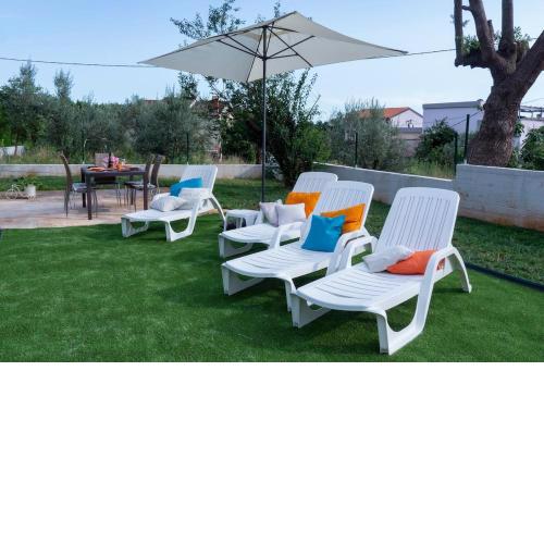 Big Comfortable Apartment with spacious garden