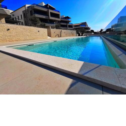 Black Pearl - Luxury seaside app with pool & bbq, Istra