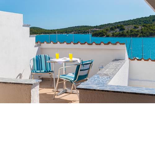 Black Pearl Suites Tisno