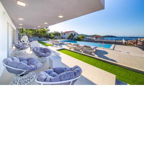 Blue Sapphire Pool Villa