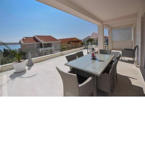 BlueBay Apartments