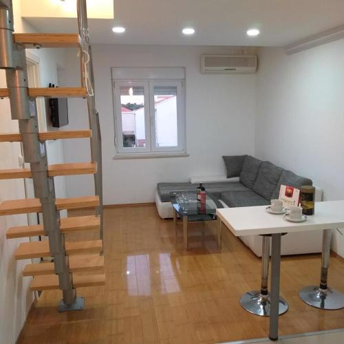 Bobby Apartment