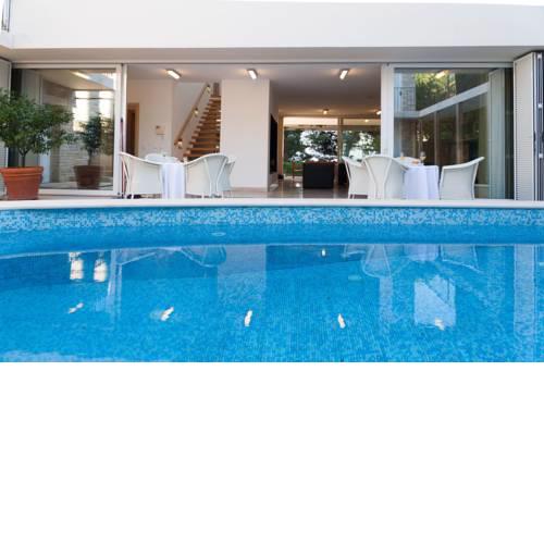 Bol Villa Sleeps 12 Pool Air Con WiFi