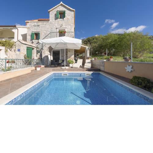 Bol Villa Sleeps 4 Pool Air Con WiFi