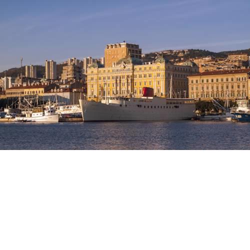 Botel Marina