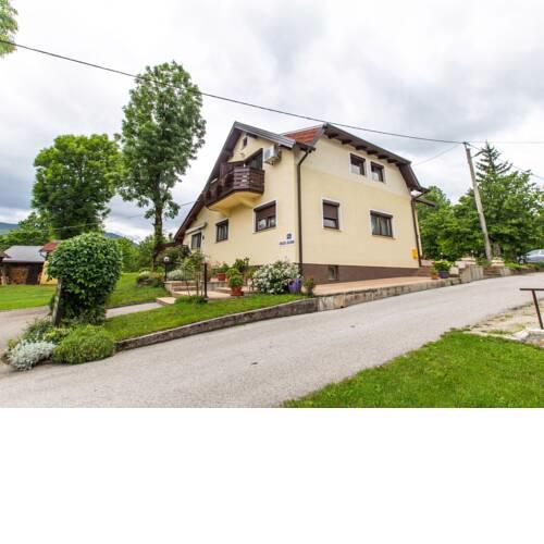 Boutique Apartment in Selište Drežnićko with Garden