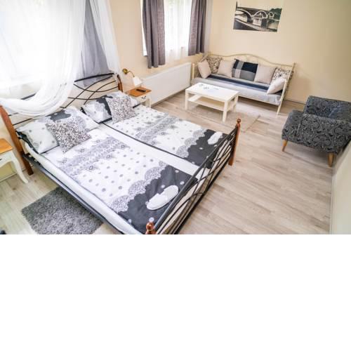 Boutique Hostel Kings n' Queens
