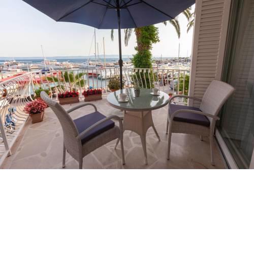Boutique Waterfront Apartments