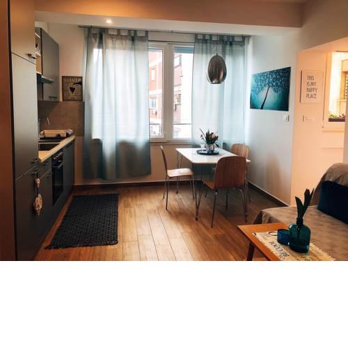 BRAND NEW 1BR near Central Station, Old Town, Beach - 3 minute Walking