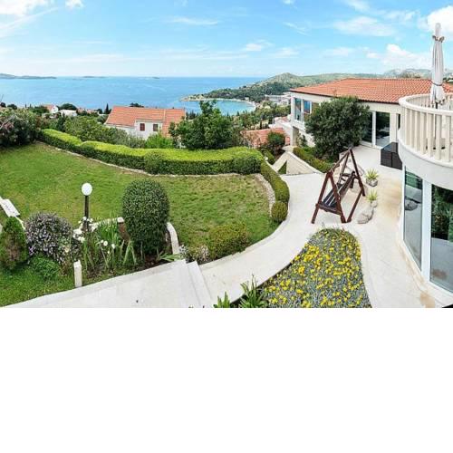 Brasina Villa Sleeps 12