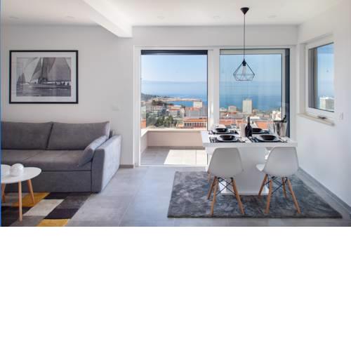 Breathtaking view apartment with beach parking