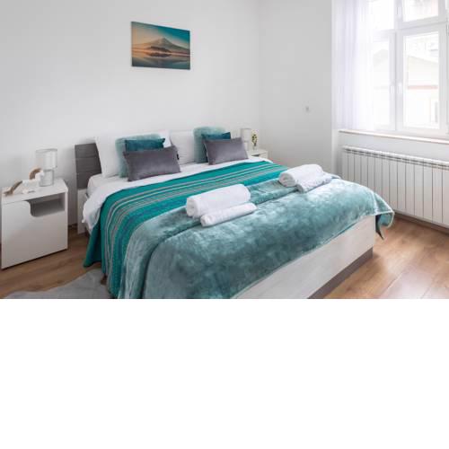 Bright 2BDR Apt near Main Bus Station-FREE PARKING