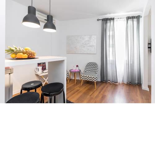 Bright & Modern 200m from DIOCLETIAN'S PALACE