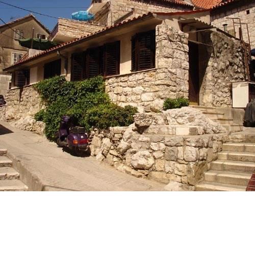 Bruno Split Centre Apartment and Room