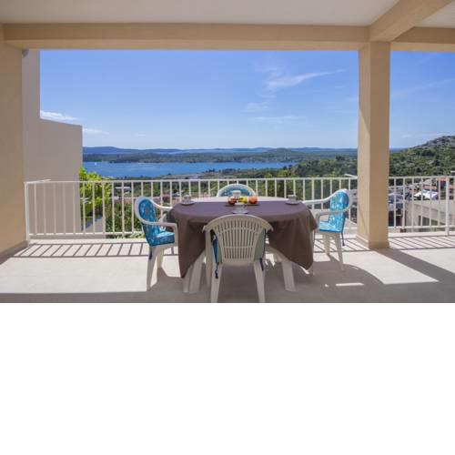 Bulat Sea View Apartments