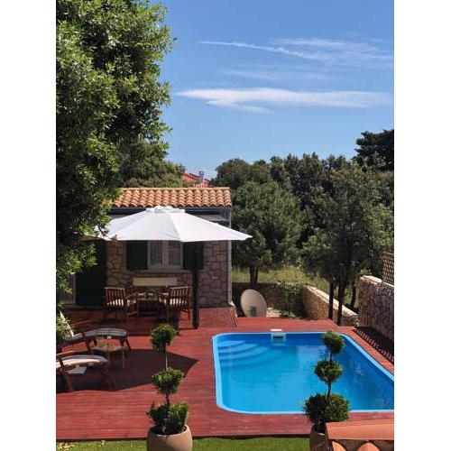 Bungalow-mit-Pool-in-Mandre