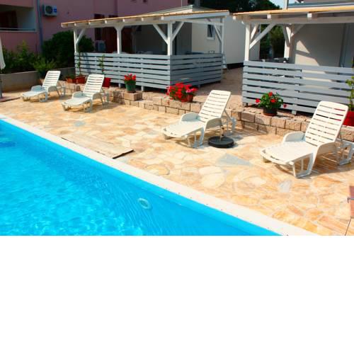 BUNGALOW VICE with pool