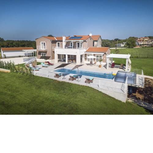 Cabrunici Villa Sleeps 10 Pool Air Con WiFi