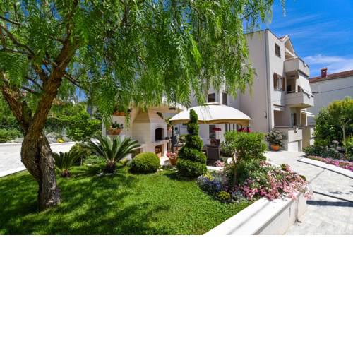 Calypso Royal Apartment