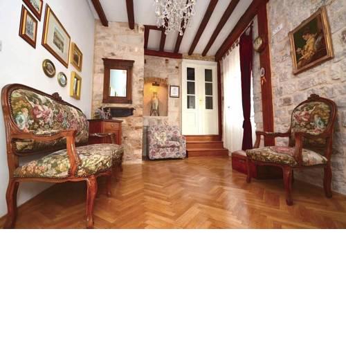 Capogrosso Palace