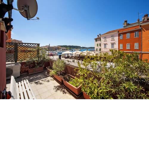Carera Seaview Apartments