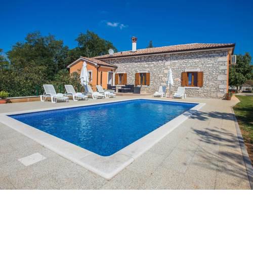Lovely Holiday Home in Nedescina with Swimming Pool