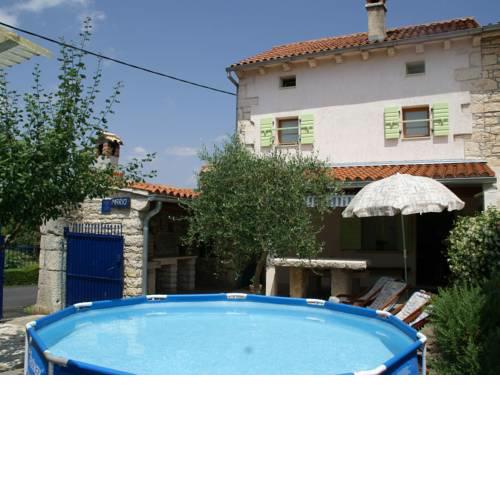 Vintage Holiday Home in Peresiji with Swimming Pool