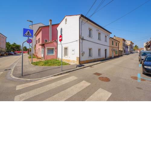 CENTER house with apartments
