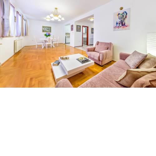 Central Apartment Smiley - FREE PARKING