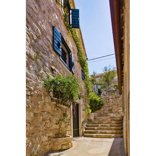 Central Cosy Stone House