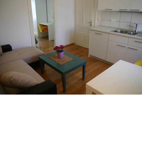 Centrally located accommodation for 8