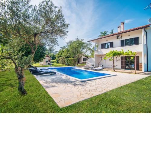 Charming Apartment near Nova Vas Alm with Terrace