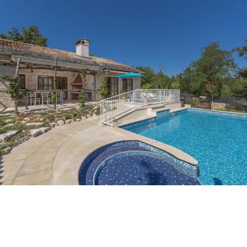 Charming stone villa for 14 people, with pool and jacuzzi, in central Istria