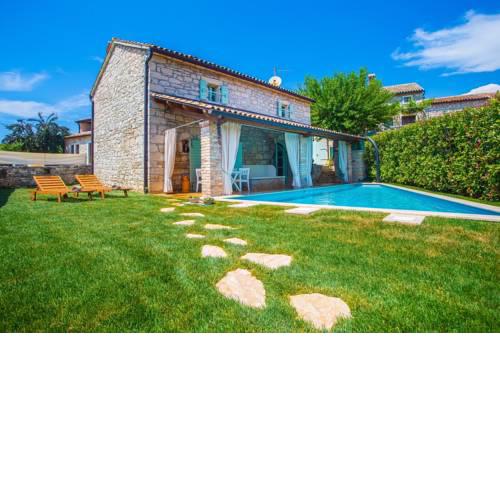 Charming Stone Villa Pakich with Private Pool