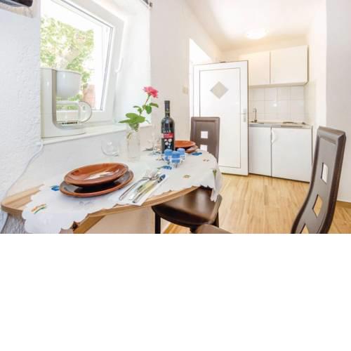 Charming studio with hot tube, terrace, barbecue and garden