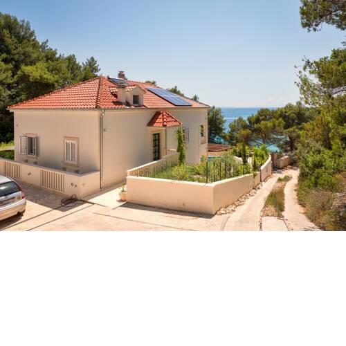 Charming Villa 30m from the sea, outdoor pool, 6 bedrooms, WiFi, Garden