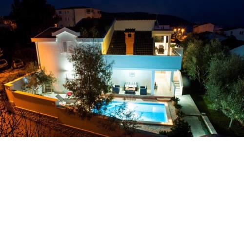 Charming villa Layla with pool
