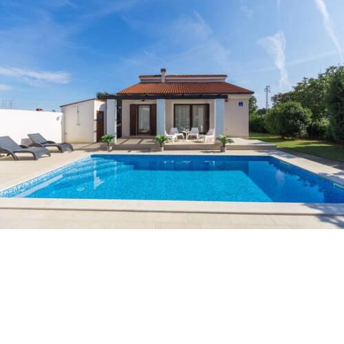 Charming Willa with pool near Medulin