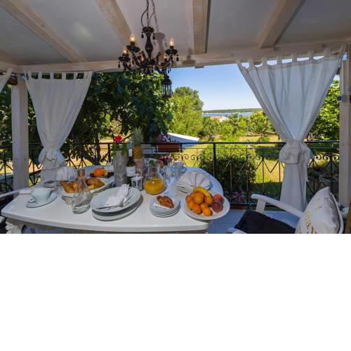 Chiara White Garden Apartment