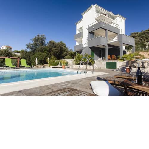 Cipra Apartments