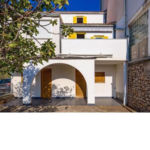 Classy Apartment in Stinica with Barbecue