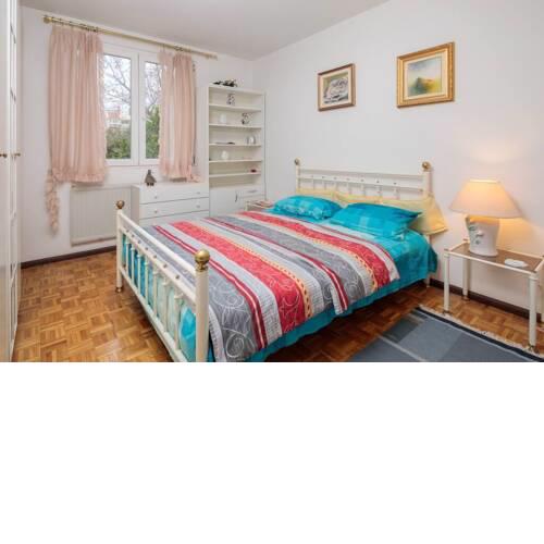 Close to Znjan beach, comfortable apt with lodge