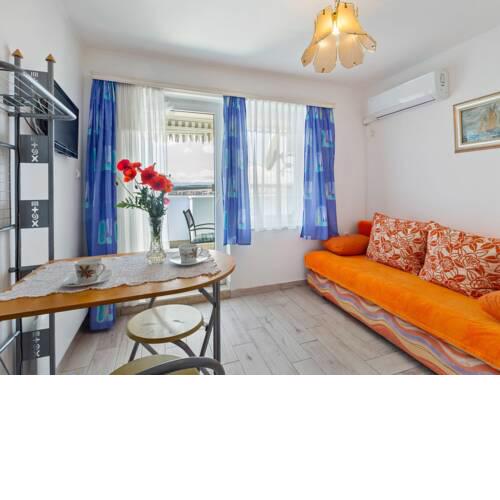 Comfortable Apartment in Jadranovo near Seabeach