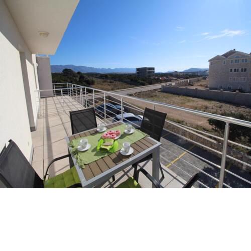 Comfortable Apartment in Novalja near Zrče Beach