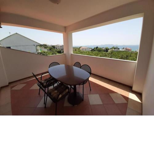 Comfortable apartment with covered terrace and and sea view