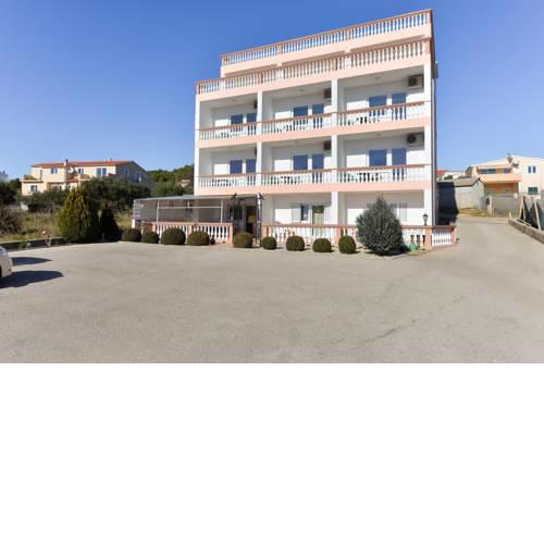 Comfortable apartments Ljubica near the sea
