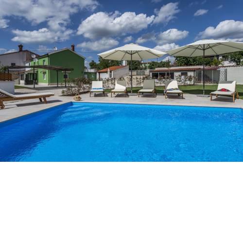 Comfortable Villa Deal with Private Pool and Fenced Garden