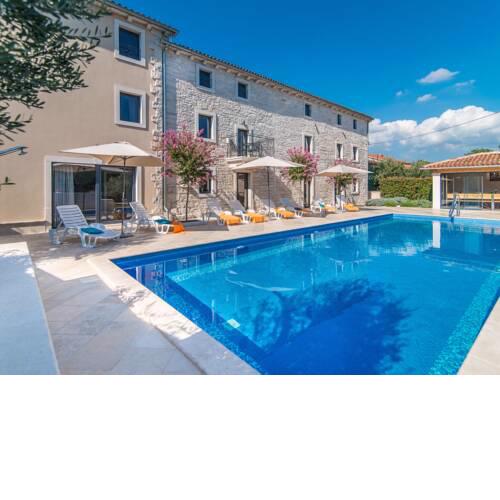 Comfortable villa for 20 persons with swimming pool, outdoor kitchen and sauna