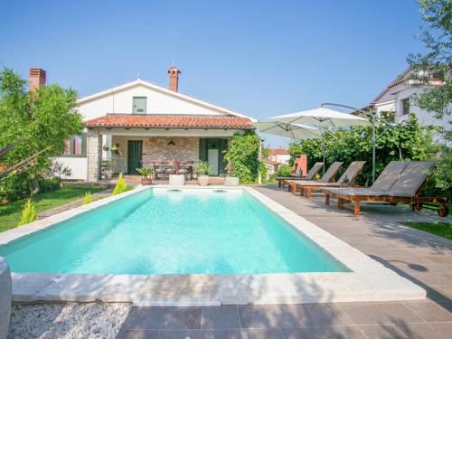 Comfortable Villa in Tar with Swimming Pool